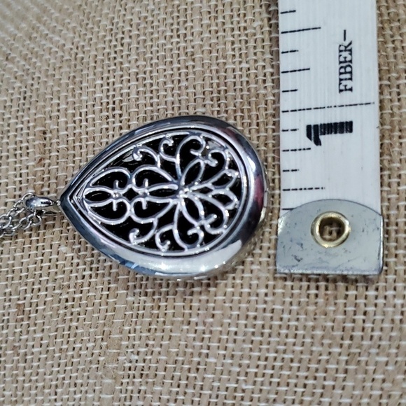 22 INCH TEARDROP PENDANT NECKLACE SILVER TONE SCENT DIFFUSER AROMA WATER DROP - Picture 8 of 8